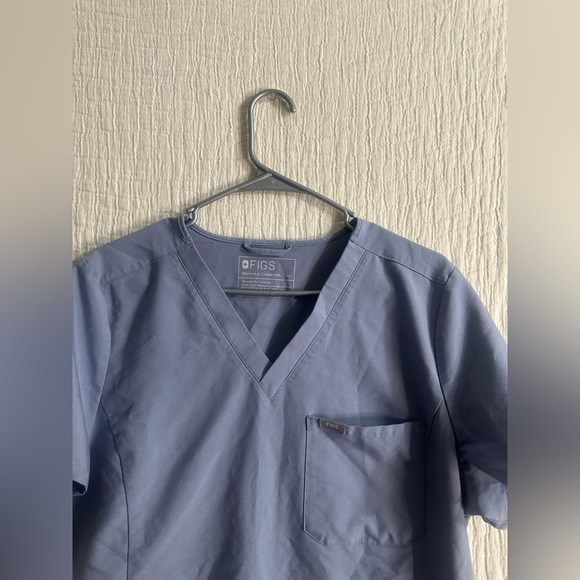 Figs Gray V-Neck Technical Scrub Top Sz XL - Picture 2 of 2
